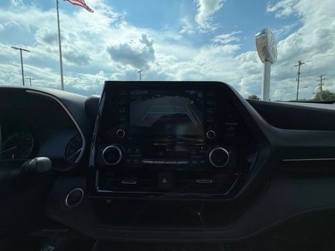 Used 2021 Toyota Highlander XSE AWD/4WD image 17