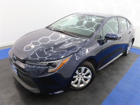 Used 2025 Toyota Corolla LE FWD image 4