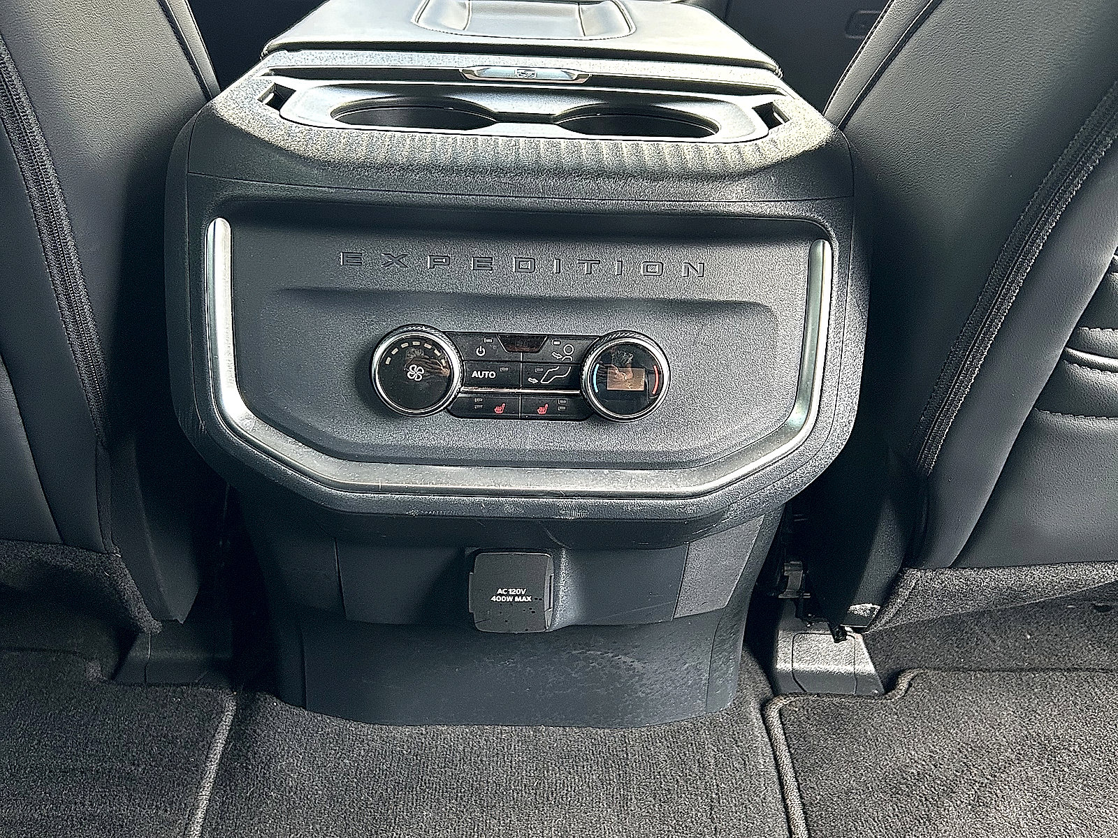 Used 2025 Ford Expedition Platinum AWD/4WD image 12