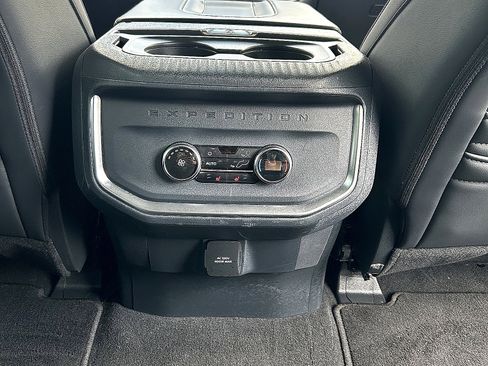 Used 2025 Ford Expedition Platinum AWD/4WD image 12