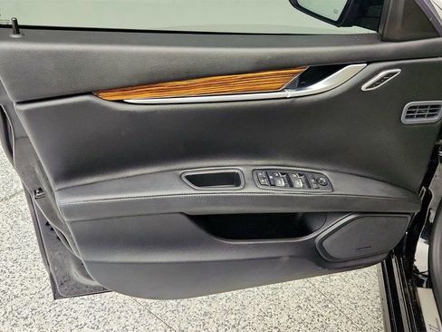 Used 2019 Maserati Ghibli S image 11