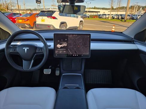 Used 2022 Tesla Model Y Performance image 12