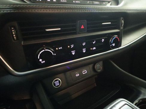 Used 2023 Nissan Rogue S AWD/4WD image 17