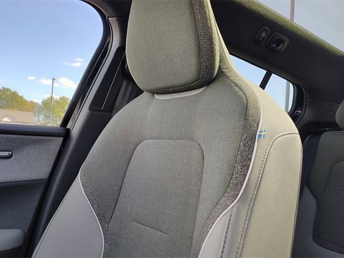 New 2025 Volvo EX30 Plus w/ Climate Package image 21