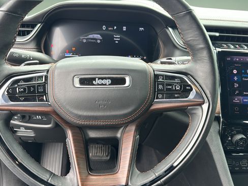 Used 2022 Jeep Grand Cherokee Summit w/ Luxury Tech Group V RWD image 13