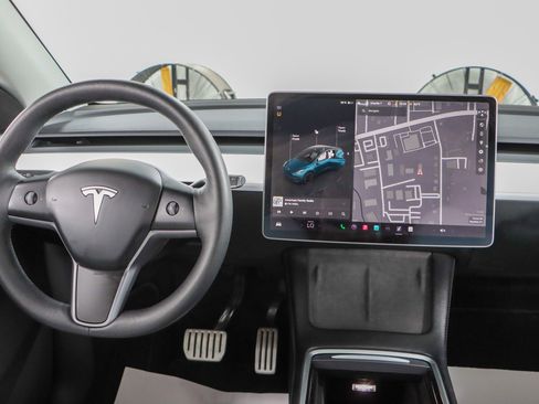 Used 2025 Tesla Model Y Performance image 16