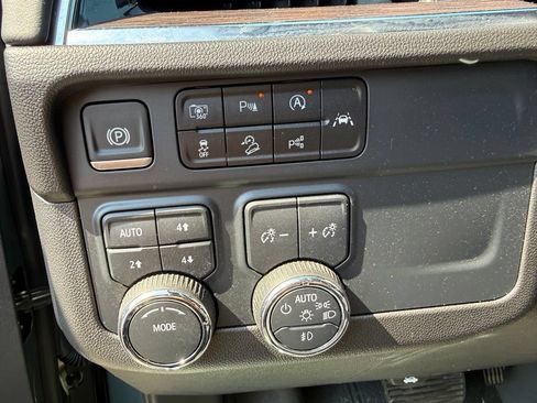 Used 2025 Chevrolet Tahoe Z71 w/ Comfort Package AWD/4WD image 10