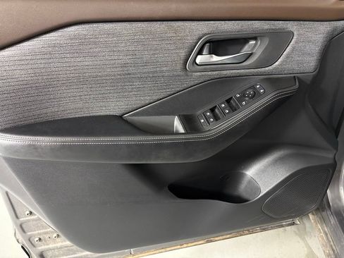 Used 2023 Nissan Rogue SV FWD image 13