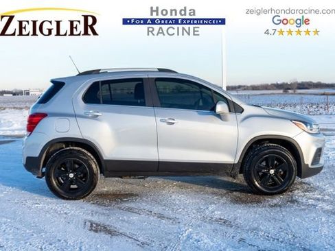 Used 2020 Chevrolet Trax LT w/ LT Convenience Package image 5