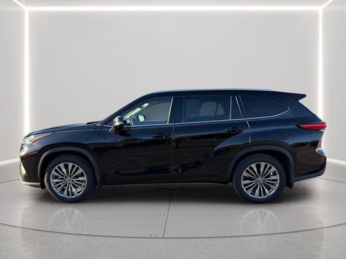 Used 2020 Toyota Highlander Platinum image 2