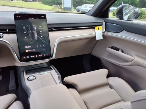 New 2025 Volvo EX90 Ultra w/ Protection Package Premier image 9