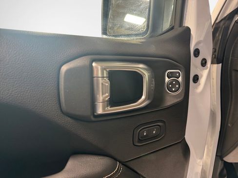 Used 2023 Jeep Gladiator Overland w/ Popular Equipment Package image 14