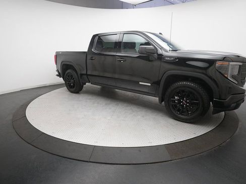 Used 2025 GMC Sierra 1500 Elevation image 13