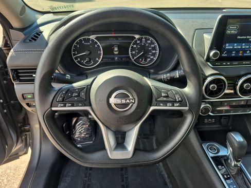 Used 2024 Nissan Sentra SV FWD image 12