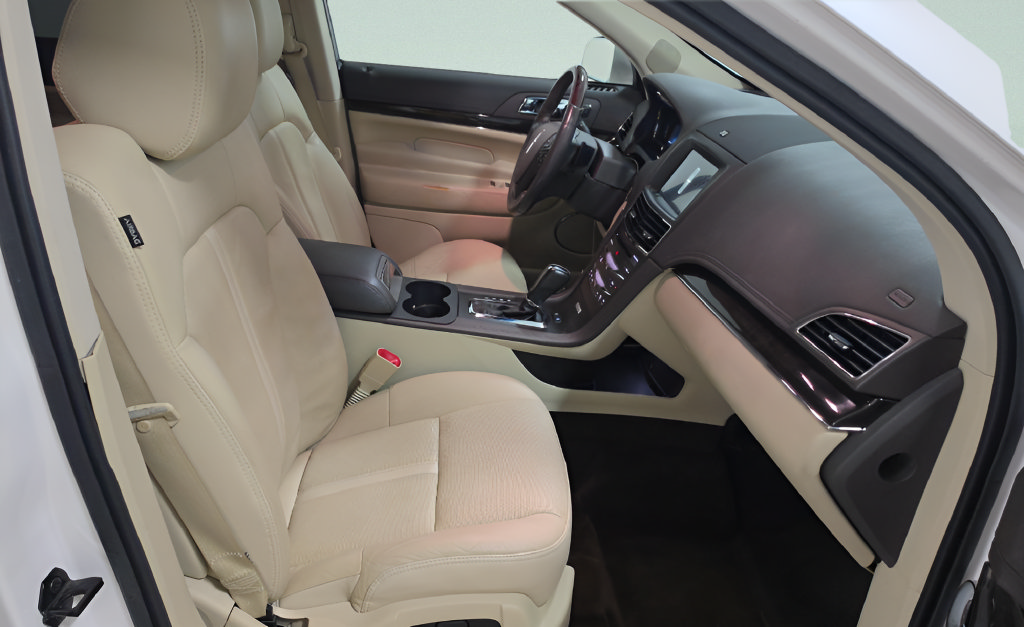 Used 2018 Lincoln MKT AWD image 20