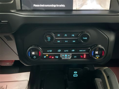 Used 2025 Ford Bronco Badlands image 23