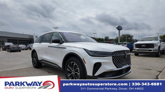 Certified 2025 Lincoln Nautilus Premier AWD/4WD image 1