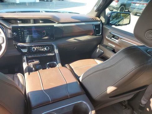 Used 2024 GMC Sierra 1500 Denali w/ Technology Package AWD/4WD image 18