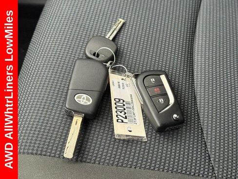 Used 2022 Toyota RAV4 LE AWD/4WD image 26