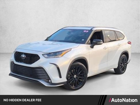 Used 2023 Toyota Highlander XSE FWD image 1