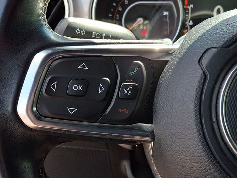 Used 2018 Jeep Wrangler Unlimited Sahara w/ Dual Top Group AWD/4WD image 23
