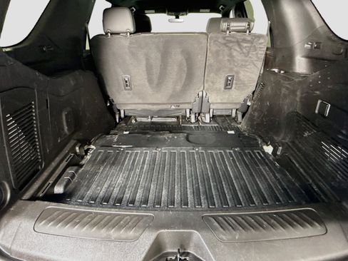 Used 2022 Chevrolet Tahoe 2WD w/ Remote Keyless Entry Package image 35