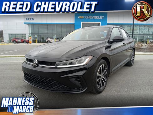 Used 2025 Volkswagen Jetta Sport image 1