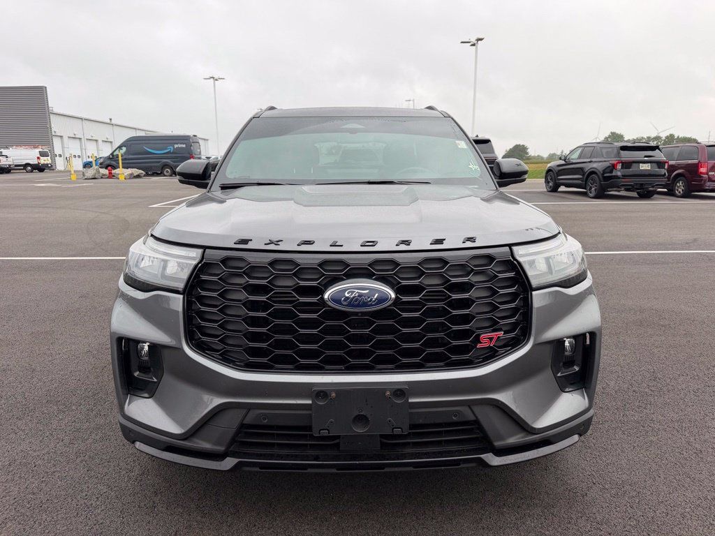 Used 2025 Ford Explorer ST AWD/4WD image 2