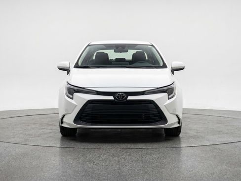 Used 2025 Toyota Corolla LE FWD image 2
