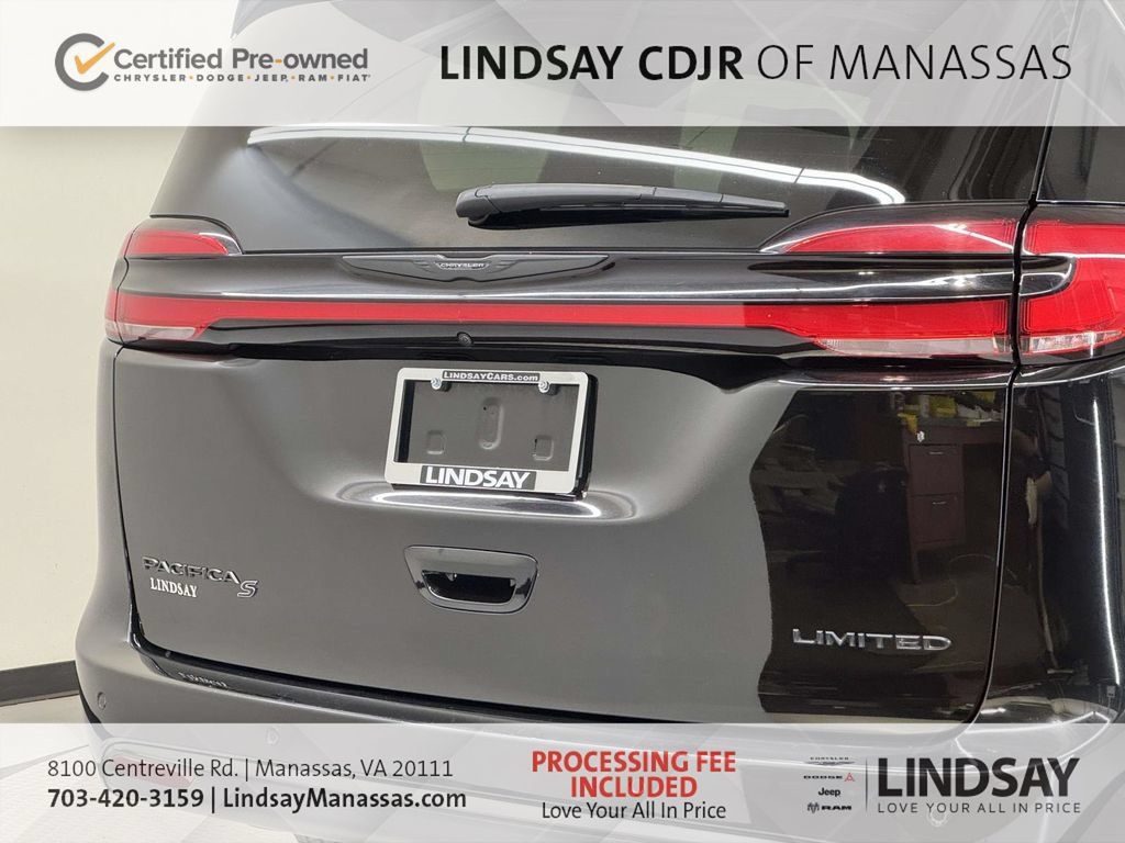Certified 2025 Chrysler Pacifica Limited FWD image 10