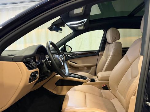 Used 2023 Porsche Macan AWD/4WD image 5