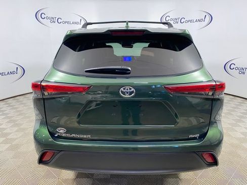 Used 2023 Toyota Highlander XLE AWD/4WD image 5