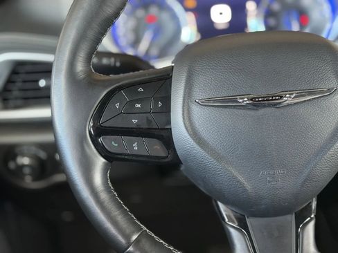 Used 2021 Chrysler Pacifica Touring w/ Uconnect Theater Family Group image 22