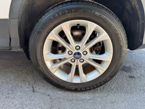 Used 2017 Ford Escape SE AWD/4WD image 10