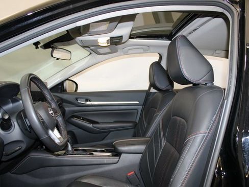 Used 2024 Nissan Altima 2.5 SR w/ SR Premium Package image 9