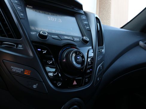 Used 2016 Hyundai Veloster Turbo image 31