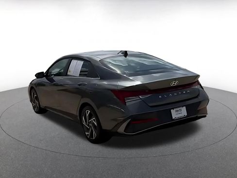 Used 2025 Hyundai Elantra SEL image 10
