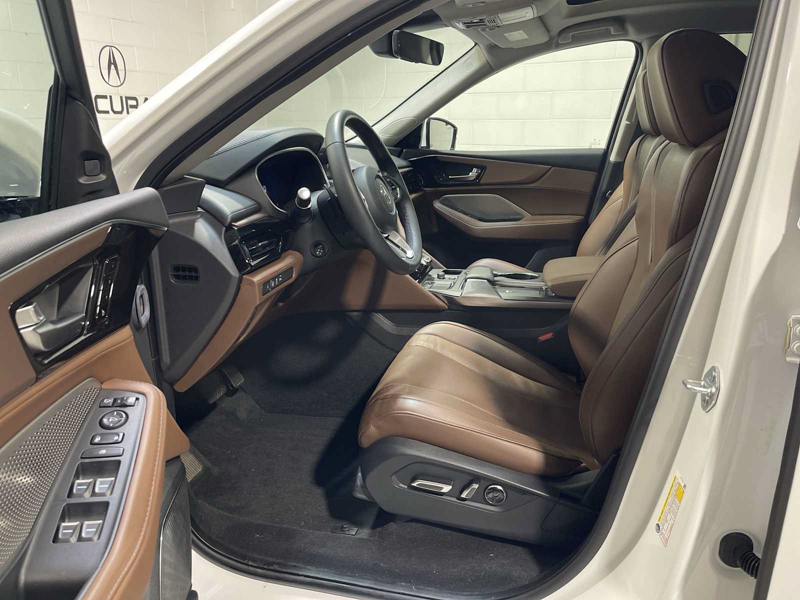 Used 2024 Acura MDX w/ Technology Package AWD/4WD image 2