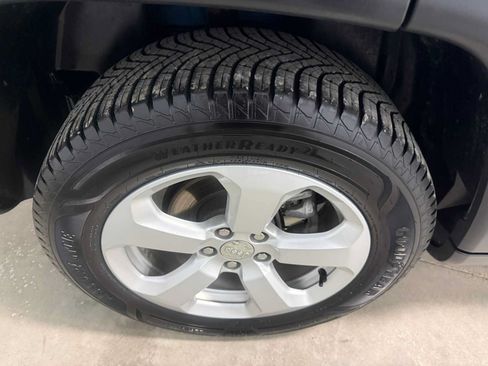 Certified 2019 Jeep Compass Latitude w/ Cold Weather Group AWD/4WD image 13