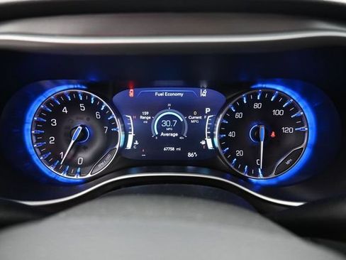 Used 2024 Chrysler Pacifica Touring-L FWD image 30