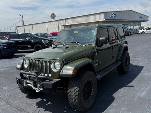 Used 2021 Jeep Wrangler Unlimited Sahara AWD/4WD image 3