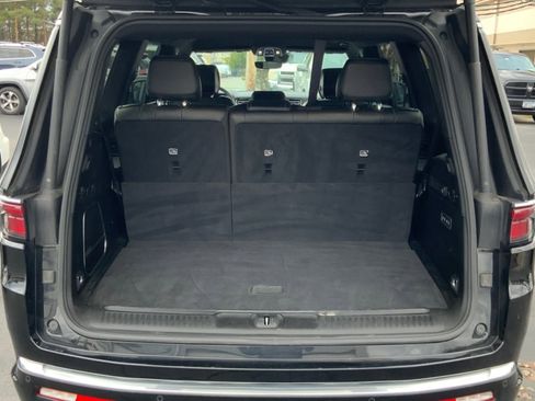 Used 2023 Jeep Wagoneer Series III w/ Preferred Equipment Group image 12
