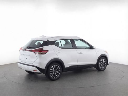 Used 2024 Nissan Kicks SV image 9