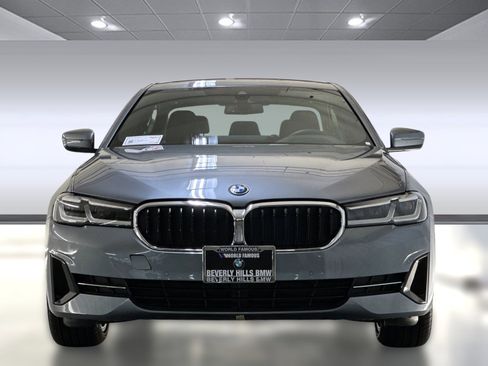 Used 2022 BMW 530e w/ Premium Package image 5