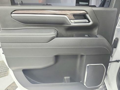 Used 2025 Chevrolet Silverado 2500 LTZ w/ LTZ Convenience Package image 36