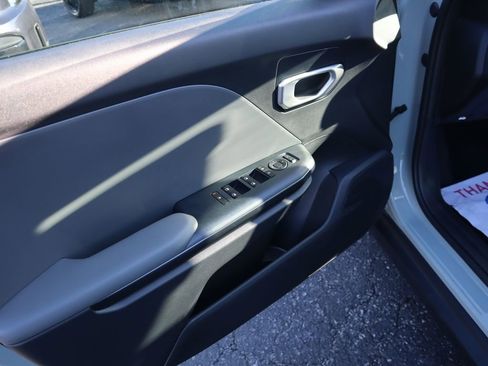 New 2025 Kia K4 LXS image 16