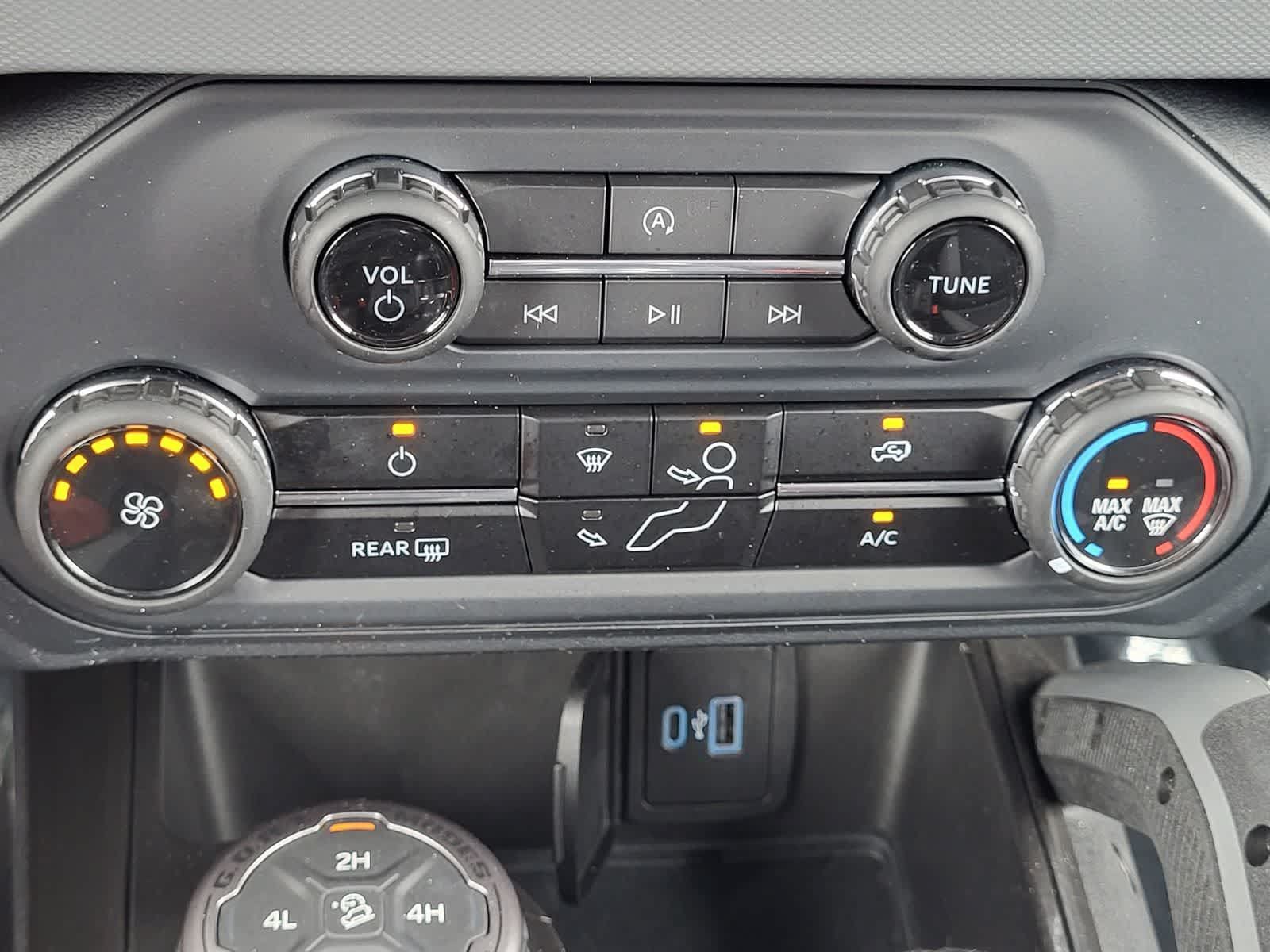 Used 2023 Ford Bronco Big Bend w/ Sasquatch Package AWD/4WD image 23