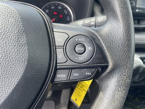 Used 2021 Toyota RAV4 LE image 14