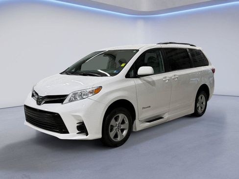 Used 2019 Toyota Sienna LE FWD image 7