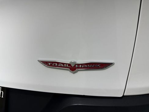 Used 2016 Jeep Cherokee Trailhawk w/ Cold Weather Group AWD/4WD image 19